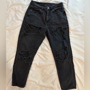 American Eagle Distressed Mom Jeans / Black